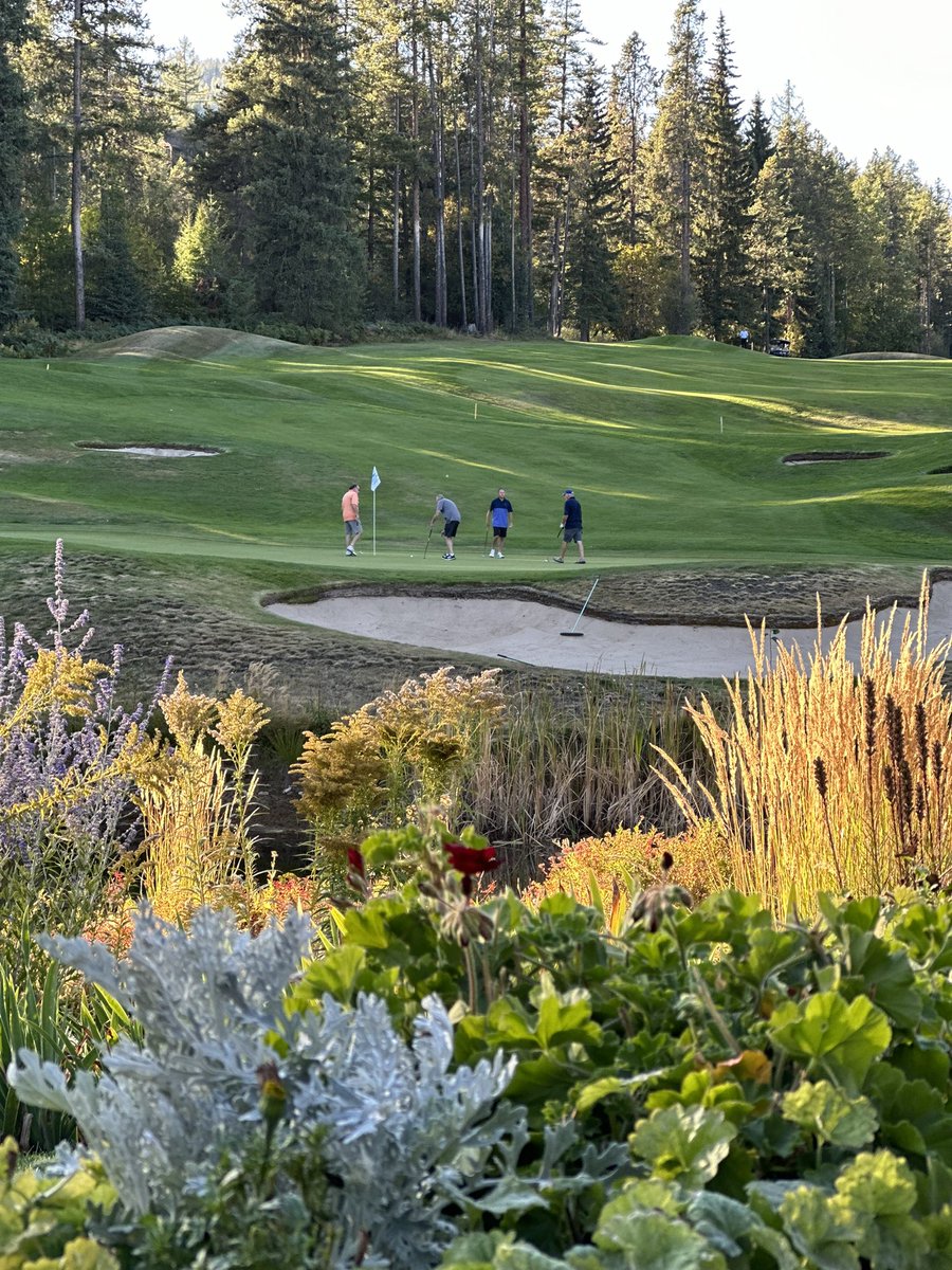 Beautiful weather is here and it’s sticking around through Friday!

Come soak up the sun, take in the stunning mountain views, and enjoy a delicious meal on our patio while the season lasts.

The course and restaurant are open through Sunday, October 12.