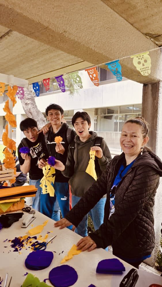 Taller itinerante “¡Manos al papel y al cempasúchil!” sigue recorriendo la UPIICSA

Ven y arma tus flores y papel picado mientras celebramos nuestras tradiciones con creatividad y alegría.