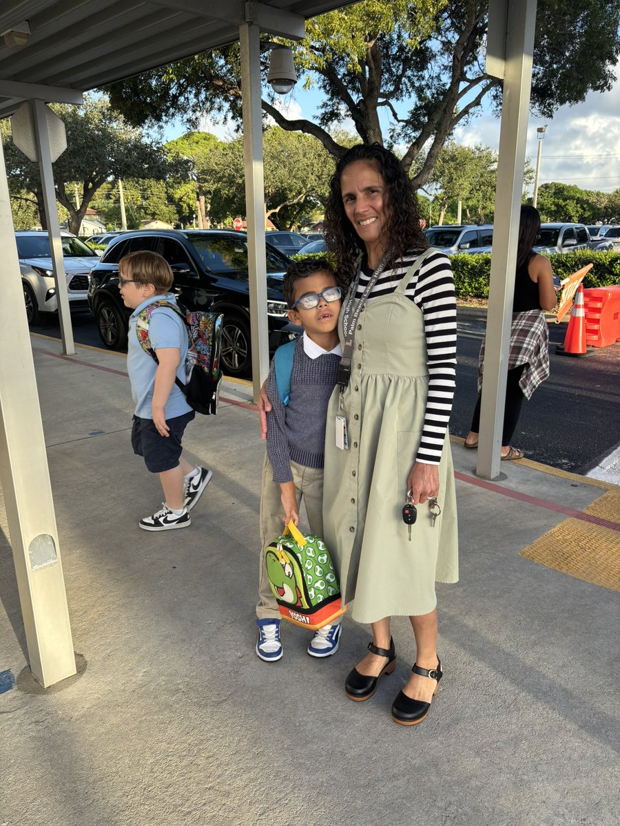 🚶‍♀️🚴‍♂️ What a great morning at The Hive! 🤩 We had an amazing turnout for National Walk &amp; Bike to School Day!🚸💙

#WalkToSchoolDay #SafeKidsPBC #PedestrianSafety

<a href="/PBCSafeKids/">PBCSafeKids</a>