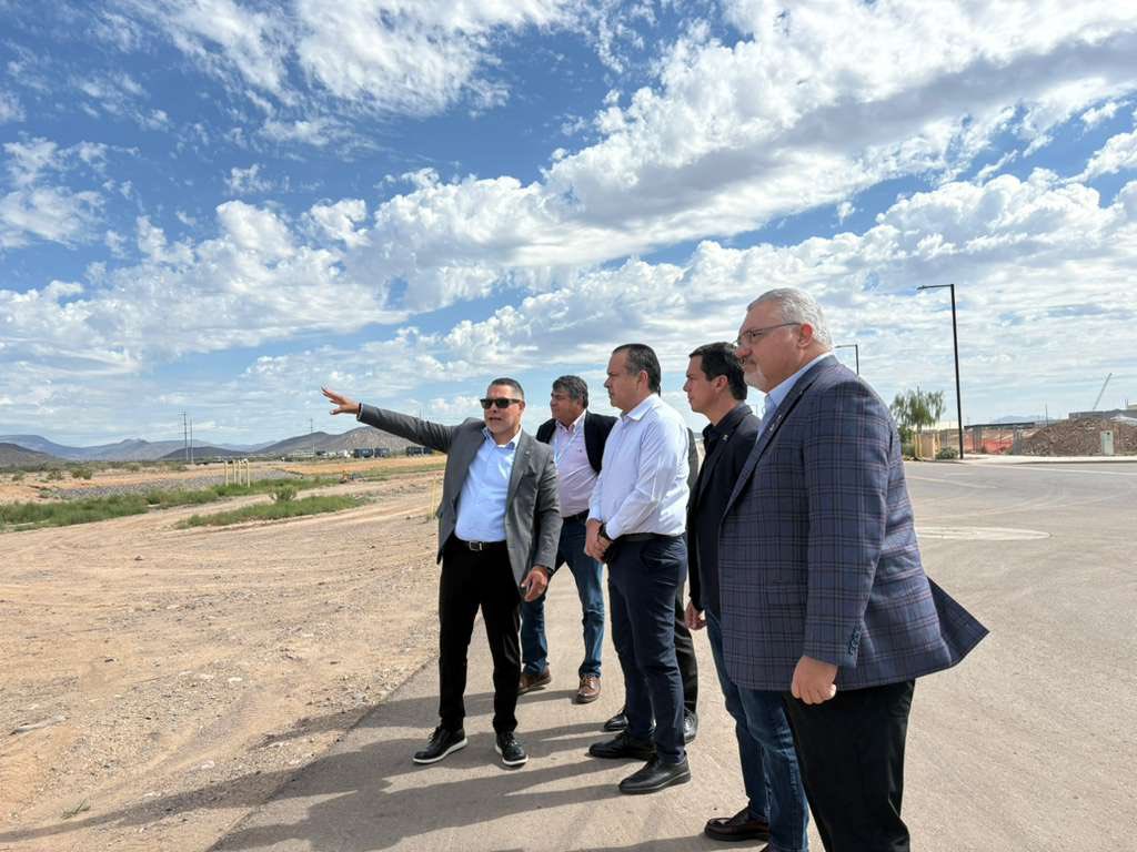 Hermosillo tiene gran potencial para la inversión, y por ello en el recorrido que hoy hicimos por la zona de la planta de TSMC Arizona y sus proveedores, una de las fábricas de semiconductores más importantes del mundo, hablamos de las virtudes de nuestra ciudad. 

Acompañados