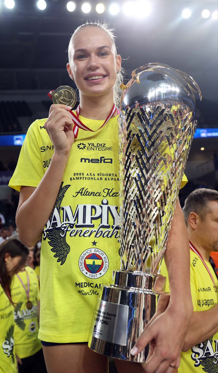 Daha çok zaferler kazanacağız desteğinizi sürdürün Büyük Fenerbahçe Ailem 💛💙