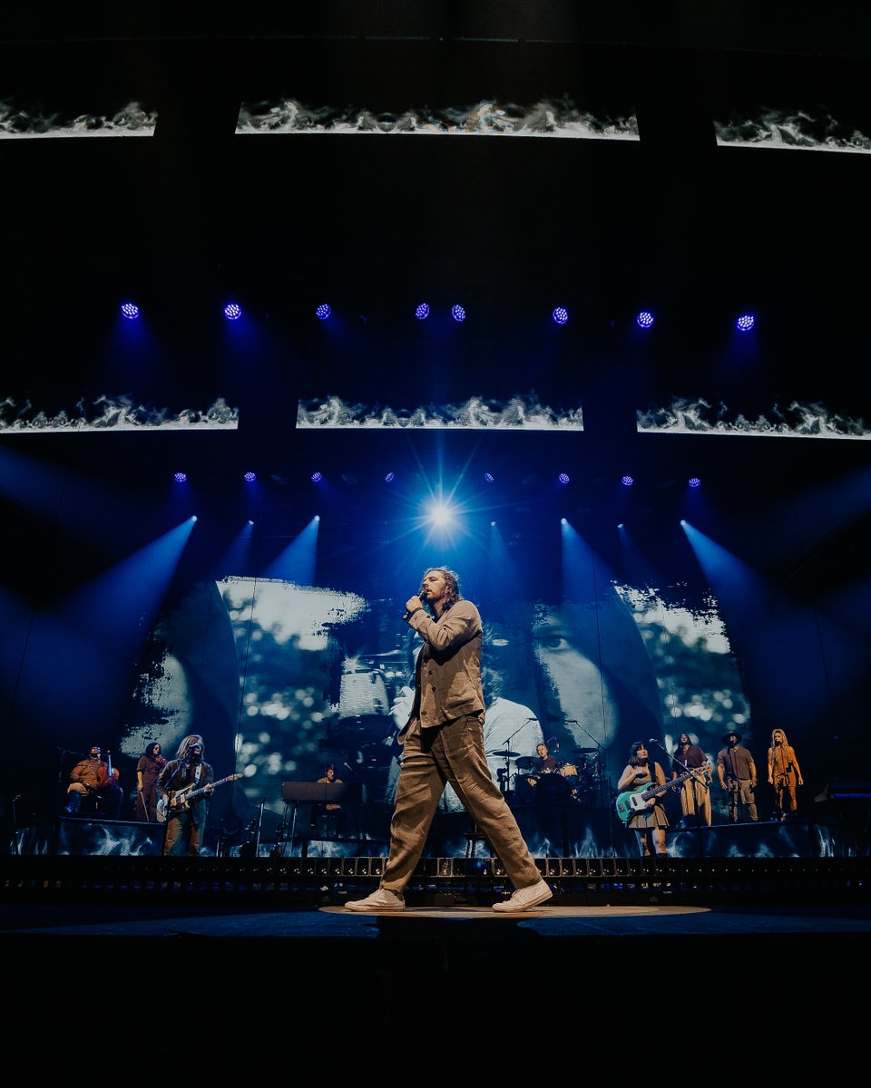 Hozier's tweet image. Phoenix, Thank you 🖤 

📸 @katemphotog