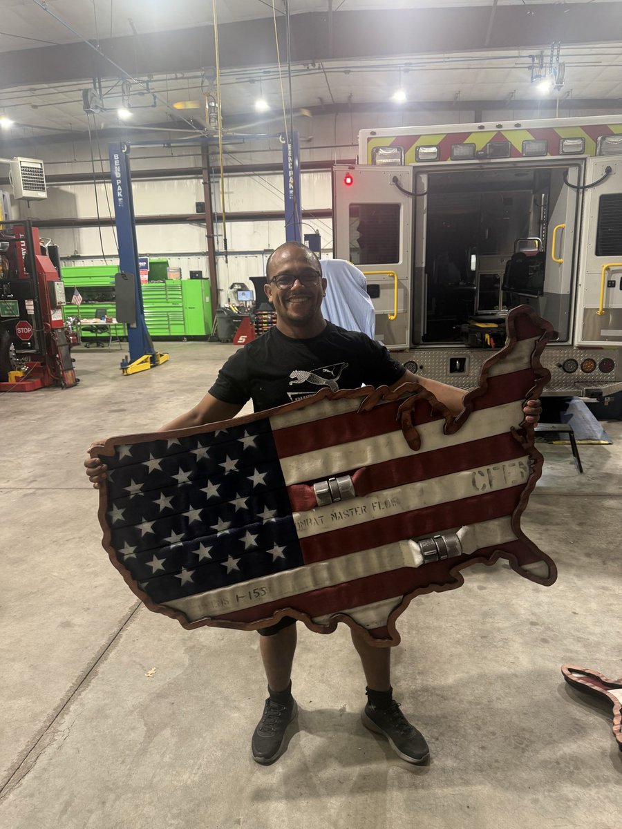 Crafty_American's tweet photo. 📦🇺🇸 Coast-to-Coast Delivery Complete! 🇺🇸🚒

Big shoutout to @linecargovan uship for safely transporting our USA-shaped Fire Hose Flag all the way to New York! 🙌

https://t.co/tCNAqOzD9A 

  #MadeInTheUSA #NYC #FireFamily #AmericanPride #FromTheStationToTheNation #WilliamEst https://t.co/As9YofQwLR