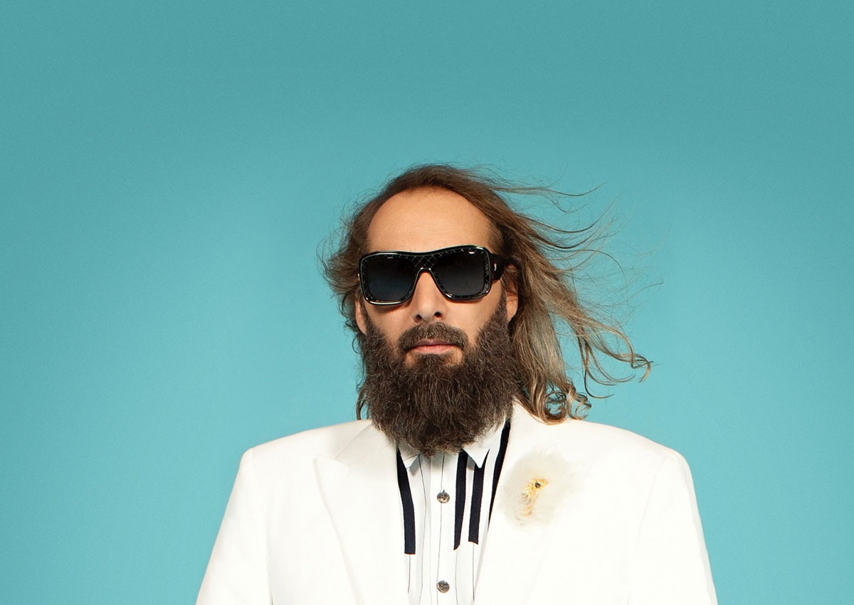 Sebastian Tellier ha anunciado ‘Kiss the Beast’, su séptimo álbum de estudio con el sencillo “Naïf de Coeur”. El disco completo saldrá el 30 de enero de 2026 a través de Because Music.

warp.la/sebastien-tell…