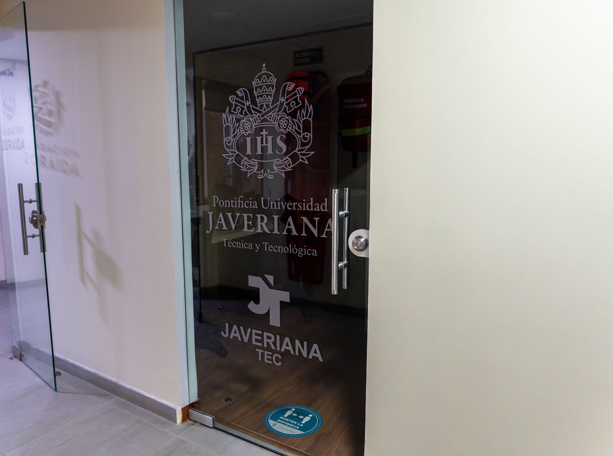 Con un emotivo acto de apertura, comenzó el diplomado “Gestión de Restaurantes: Mejorando la experiencia a través del menú y la atención”, una iniciativa de Educación Continua Javeriana, desarrollada en alianza con CAFAM y UNICAFAM.
Seguimos expandiendo la formación de calidad