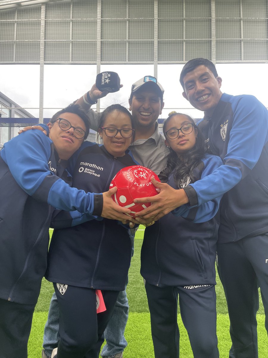 Día de filmación en el complejo del <a href="/IDV_EC/">Independiente del Valle</a> 
👏👏🫶⚫️🔵