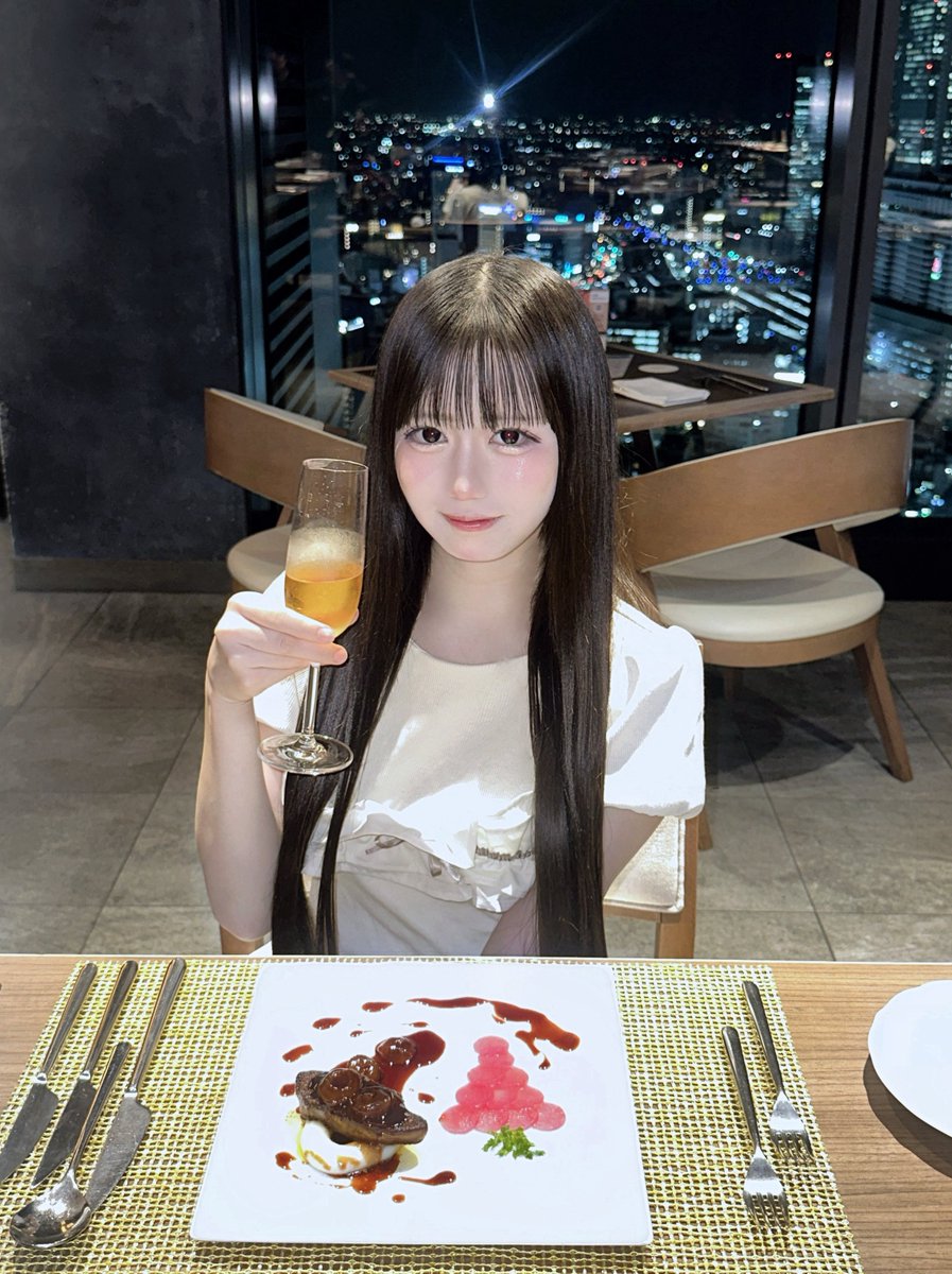 19歳 名古屋住み 艶髪黒髪スーパーロング
プライベートのギャップある？#名古屋アイドル