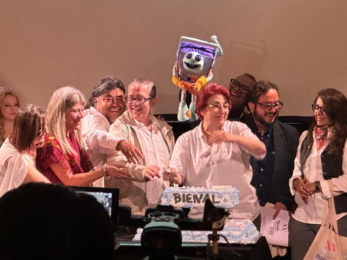IMER_Noticias's tweet photo. @IzamarVelarde 🎉 La Bienal Internacional de #Radio es uno de los principales foros dedicados a la creación sonora, la reflexión sobre los medios públicos y la innovación tecnológica en la comunicación.📻

👉 Conoce los detalles: https://t.co/zWUBCd2uid 4/ https://t.co/ElhLrRHIwn
