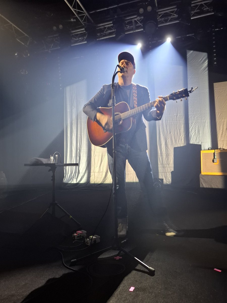gepo1303's tweet photo. Thees Uhlmann, heute in der Harmonie Bonn. Rockpalast-Aufzeichnung.
So wird das gemacht!
Stark, Digger. 💪
@theesuhlmann #theesuhlmann @GHvC_News #GHVC @HarmonieBonn #HarmonieBonn https://t.co/KnmaEG7EeG