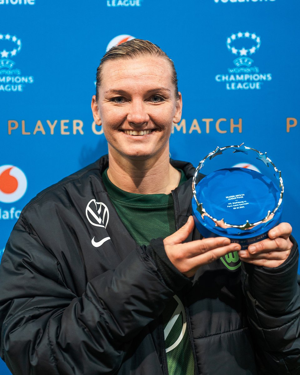 VfL_Frauen's tweet photo. Was für eine Leistung! 💚🤍
Alex Popp wird nach dem UWCL-Erfolg gegen Paris Saint-Germain zur Spielerin des Spiels gewählt! 🐺🔥

#VfLWolfsburg #VfLWolfsburgFrauen #Wölfinnen https://t.co/sQbA4fLyCP