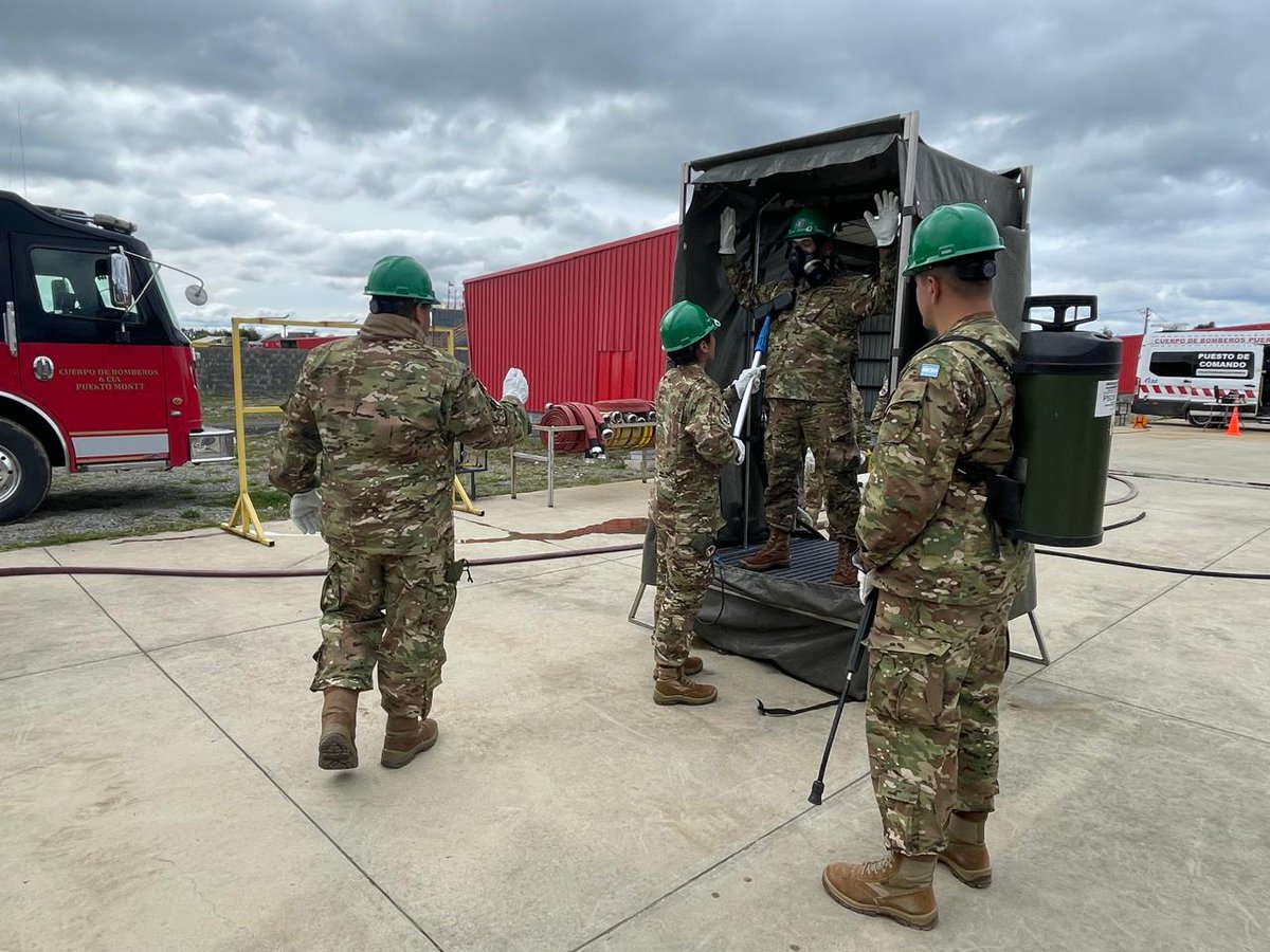 𝗦𝗢𝗟𝗜𝗗𝗔𝗥𝗜𝗗𝗔𝗗 𝟮𝟬𝟮𝟱 | En el marco del Ejercicio de Solidaridad 2025, el Director de <a href="/SenapredLosLago/">SenapredLosLagos</a>, Mitzio Riquelme, visitó el Campus Sur de la <a href="/ANB_Chile/">Academia Nacional</a>, donde pudo observar el despliegue de los equipos de las distintas instituciones participantes.
<a href="/SNOBomberos/">Sistema Nacional de Operaciones</a>