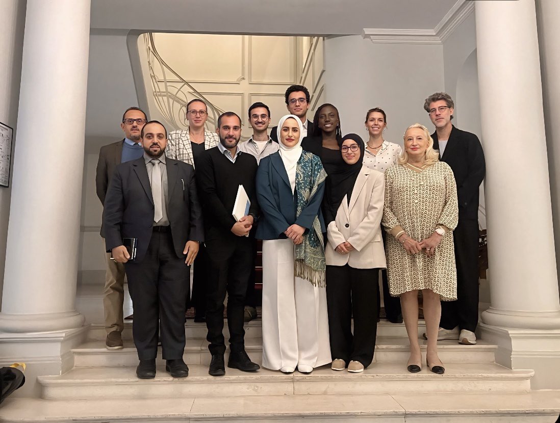 عُقِد بالسفارة إجتماعاً تحضيرياً مع عددٍ من ممثلي جمعيات الطلبة بالجامعات الفرنسية وبمشاركة النادي الثقافي العماني-الفرنسي، وذلك لمناقشة تفاصيل برنامج (تعرّف على عُمان) للعامين ٢٠٢٦/٢٠٢٥. جرى خلال الإجتماع مناقشة عدة مقترحات لفعاليات ستستضيفها السفارة في مختلف المجالات ..