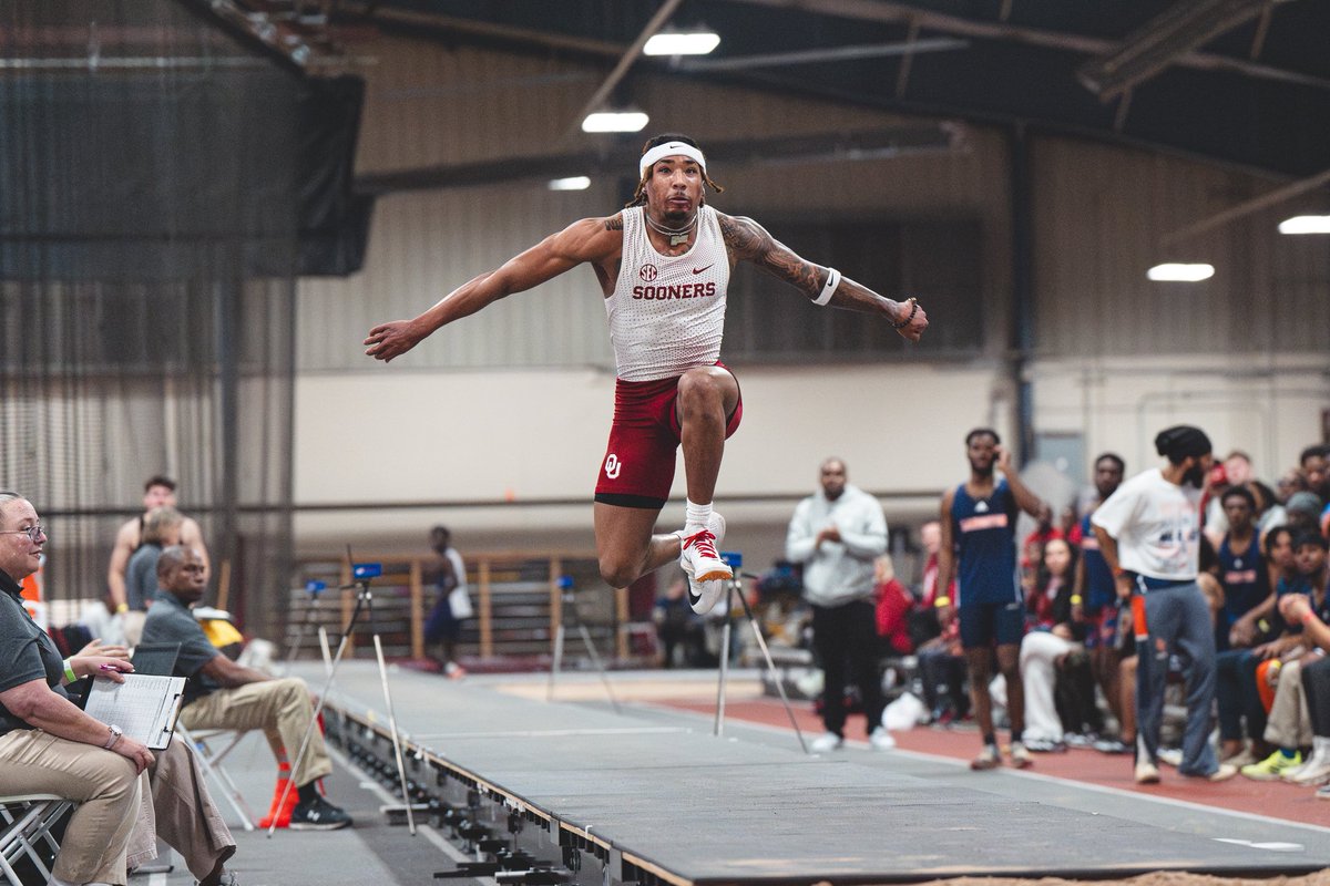 OU_Track's tweet photo. only a matter of time ⏳

#BoomerSooner | #OUTF https://t.co/TyrW5ng7Bo