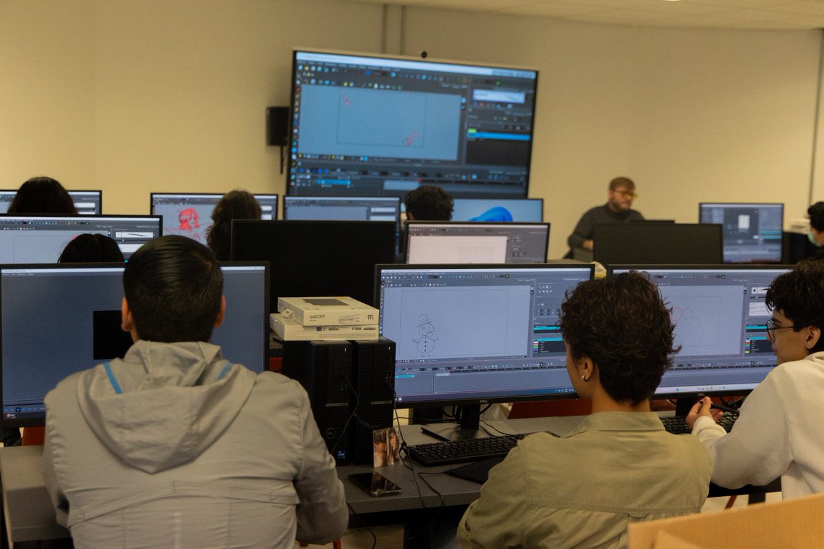 AlbCastellanos's tweet photo. ¡El @cugdl_udg sigue creciendo! 🚀🎨

Equipamos nuestros laboratorios con 60 tabletas Wacom Intuos, licencias de Adobe Creative y tarjetas gráficas dedicadas para fortalecer las clases de diseño, arte digital, animación y tecnología.

Seguimos mejorando nuestros espacios. 💛 https://t.co/wYLbr5wxK0