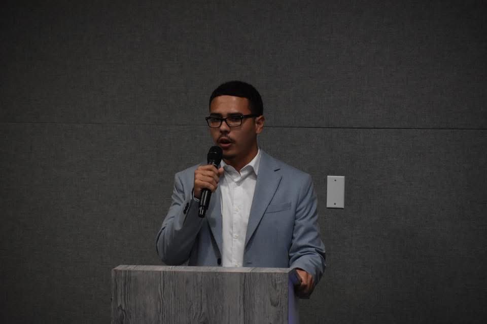 Con pasión y convicción, nuestros jóvenes estadistas alzaron su voz en la competencia de oratoria durante nuestra convención. 

Gracias a nuestra Presidenta  Jenniffer González Colón, y al Secretario Auxiliar José Aponte Hernández por creer en la juventud estadista.