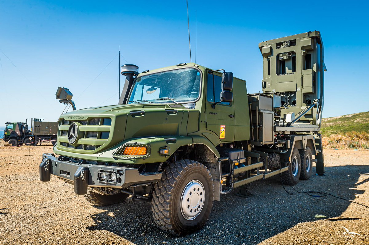 pascalbtr's tweet image. 1) Mais, @Arquus_Defense / @DaimlerTruckBus , quelle(s) est(sont) la ou les différence(s) avec le #Zetros déjà acheté par l&apos;AAE pour ses lanceurs missiles VL MICA; d&apos;ailleurs accompagné d&apos; #Actros ? 🤔
2) Parmi les les 4 industriels en lice, vous n&apos;en cités QUE 3...
