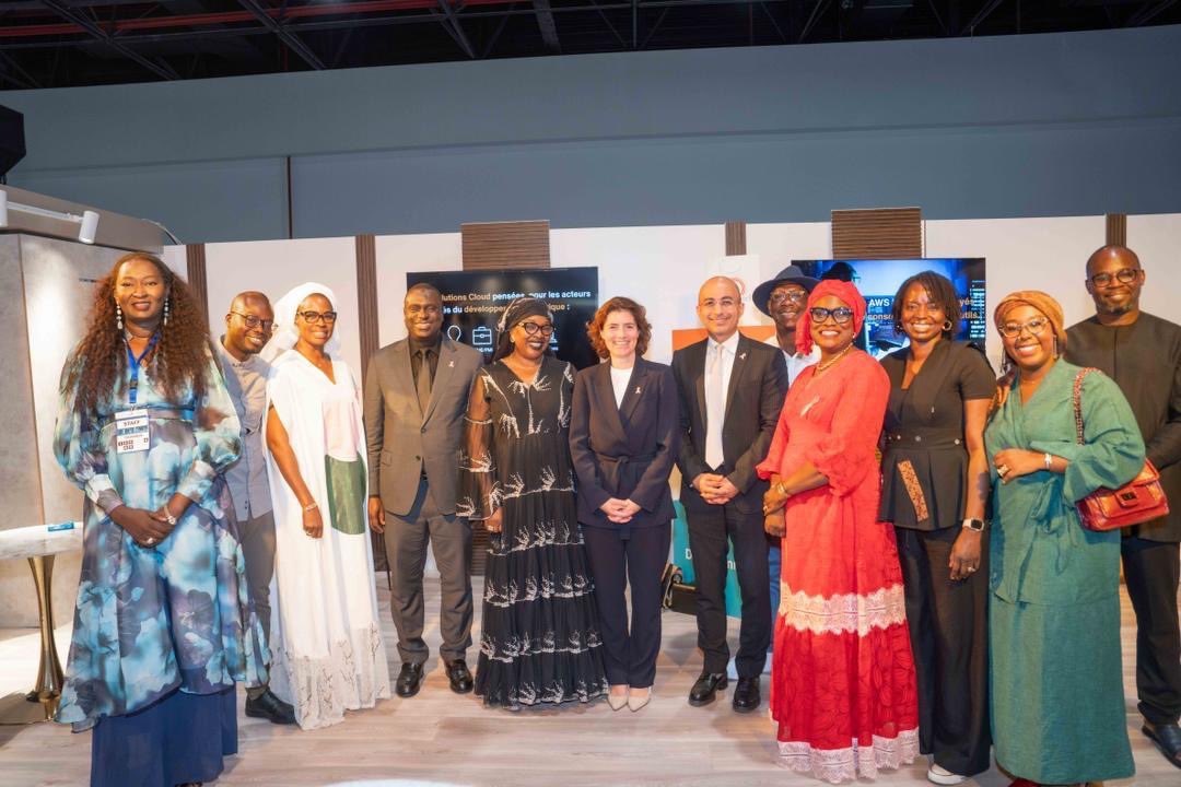 Sonatel avec vous,  pour continuer à connecter les opportunités et bâtir un avenir durable pour le Sénégal. 

#Sonatel40ans #FIISenegal #SonatelMongiFIIS #InvestInSenegal
<a href="/BrelotteBa/">Brelotte Ba</a> <a href="/AwaNiang28/">Awa Niang</a> <a href="/YasserShaker_/">Yasser Shaker</a>  <a href="/Cheydema/">Christel Heydemann</a>