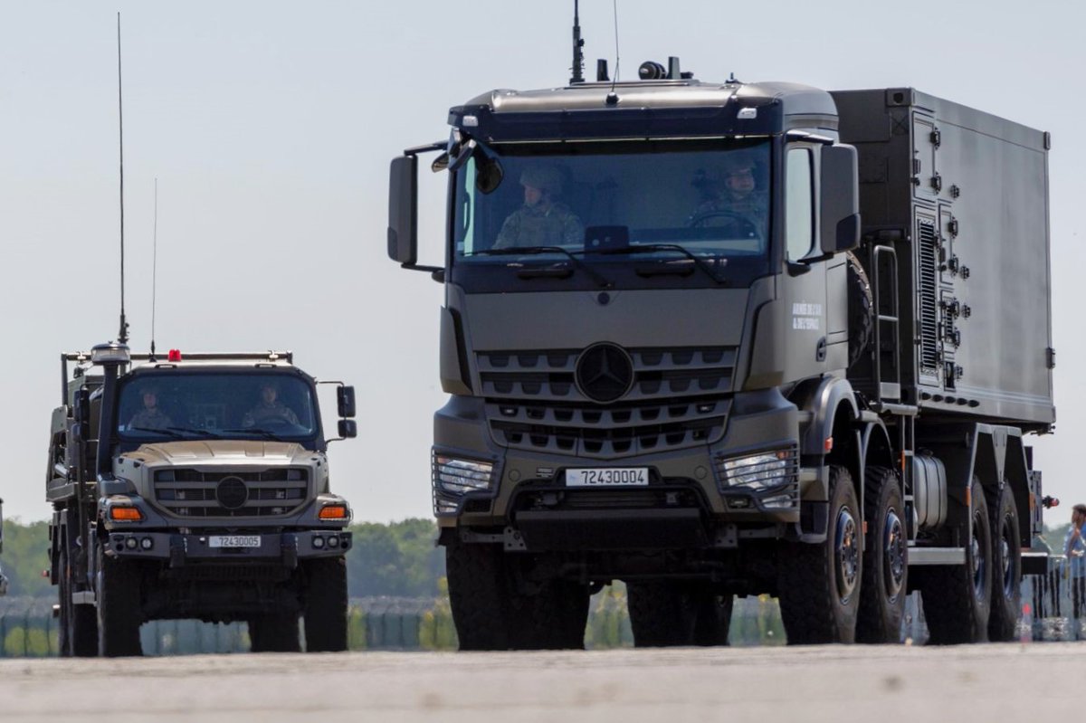 pascalbtr's tweet image. 1) Mais, @Arquus_Defense / @DaimlerTruckBus , quelle(s) est(sont) la ou les différence(s) avec le #Zetros déjà acheté par l&apos;AAE pour ses lanceurs missiles VL MICA; d&apos;ailleurs accompagné d&apos; #Actros ? 🤔
2) Parmi les les 4 industriels en lice, vous n&apos;en cités QUE 3...
