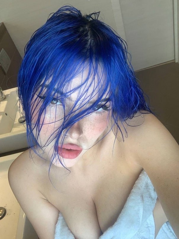 ee_amelie's tweet photo. comment and repost for a surprise!! ;33 https://t.co/HQyp3fALXL