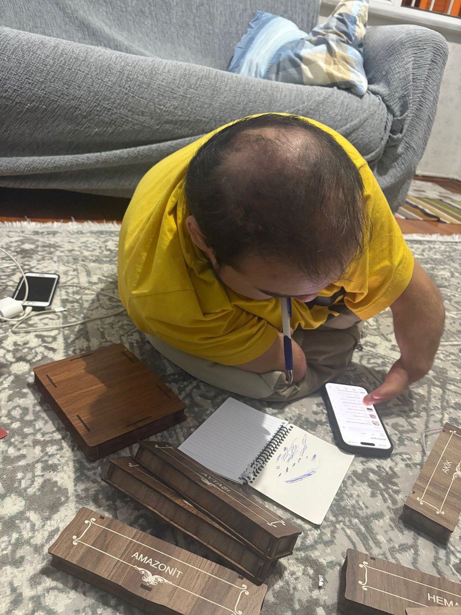 Çok ısrar ettiniz tespih işine geri dön diye sizi kırmıyorum ve geri döndüm sorunlarımı hallettim bomba gibiyim  ve siparişlerinizi bekliyorum ayrıca yakında güzel ürünler siz değerli güzel insanların hizmetinde olacaktır bilgi ve sipariş için shopier.com/ebtespih adresinden