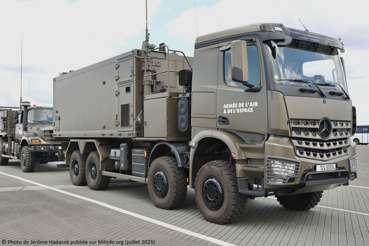 pascalbtr's tweet image. 1) Mais, @Arquus_Defense / @DaimlerTruckBus , quelle(s) est(sont) la ou les différence(s) avec le #Zetros déjà acheté par l&apos;AAE pour ses lanceurs missiles VL MICA; d&apos;ailleurs accompagné d&apos; #Actros ? 🤔
2) Parmi les les 4 industriels en lice, vous n&apos;en cités QUE 3...