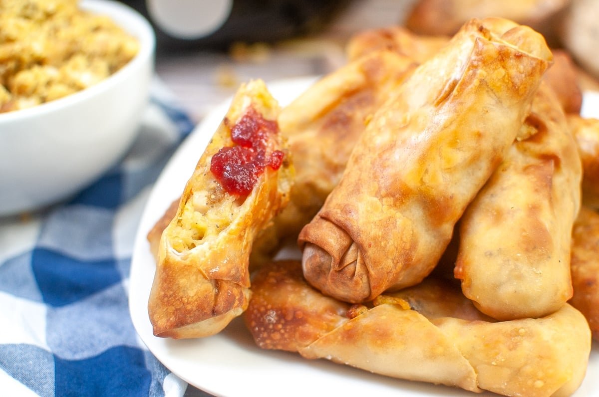 Thanksgiving Leftover Egg Rolls
RECIPE: thriftyjinxy.com/thanksgiving-l…

A creative and tasty way to wrap up the leftovers! Try this leftover egg rolls and you will really be hungover from the holidays!