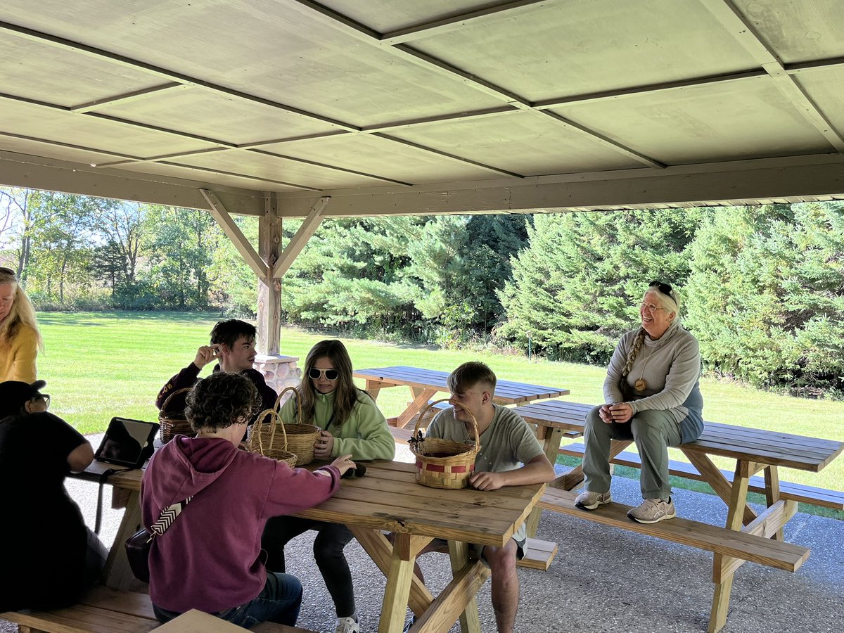 rb_transition's tweet image. Had a great time at @senokrlt with Ms. Nancy today! We learned about seeds, listened to folk stories, did some crafting, and soaked in the beauty of nature! #communitybasedlearning #rbchs
