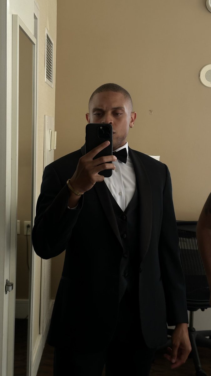 CamLewi's tweet photo. Suits>>> https://t.co/xm5IRoRZgA