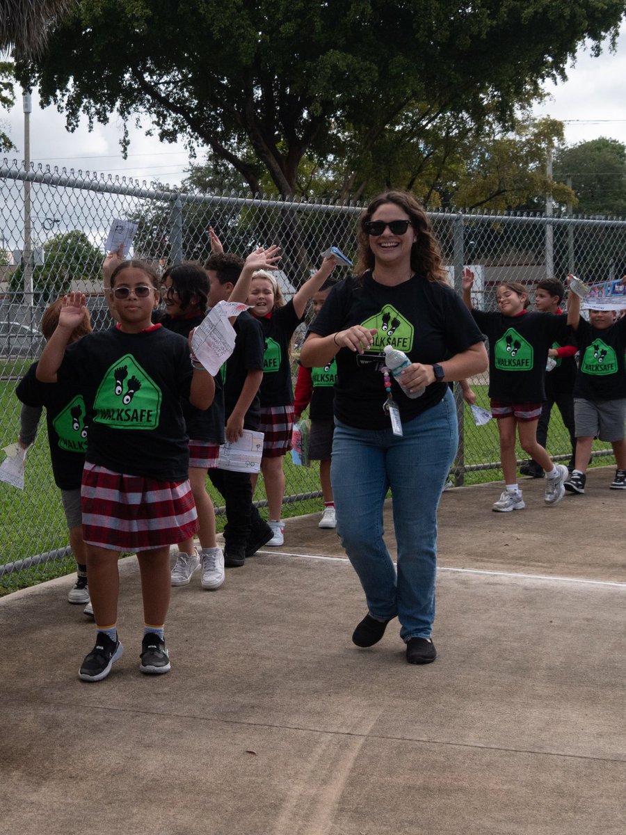MDCPS's tweet image. Today, schools across @MDCPS joined the national Walk to School Day initiative, promoting healthy habits and safe streets for students of all ages. In partnership with @iWalkSafe, this event highlights the importance of walkable communities and student safety!