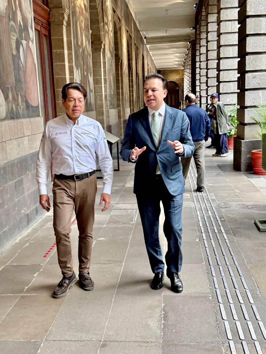 EVillegasV's tweet image. En Ciudad de México me reuní con el secretario de Educación, @mario_delgado, para impulsar proyectos que traerán grandes beneficios a nuestro estado. 🤝
En Durango le estamos invirtiendo fuerte a la educación y siempre buscamos la coordinación para llegar a cada rincón y que…