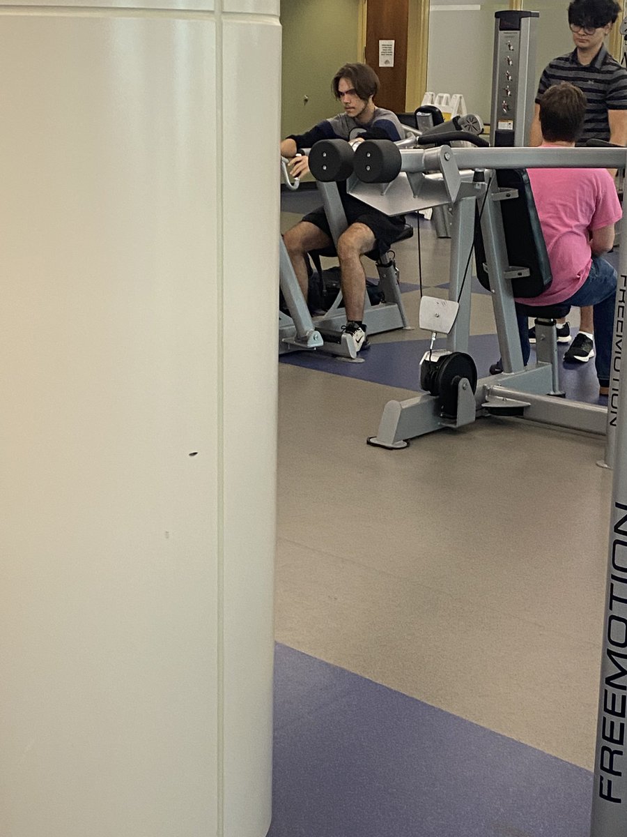 Byy1k's tweet photo. I found mongraal. Here he is. https://t.co/NpEokeSBsp