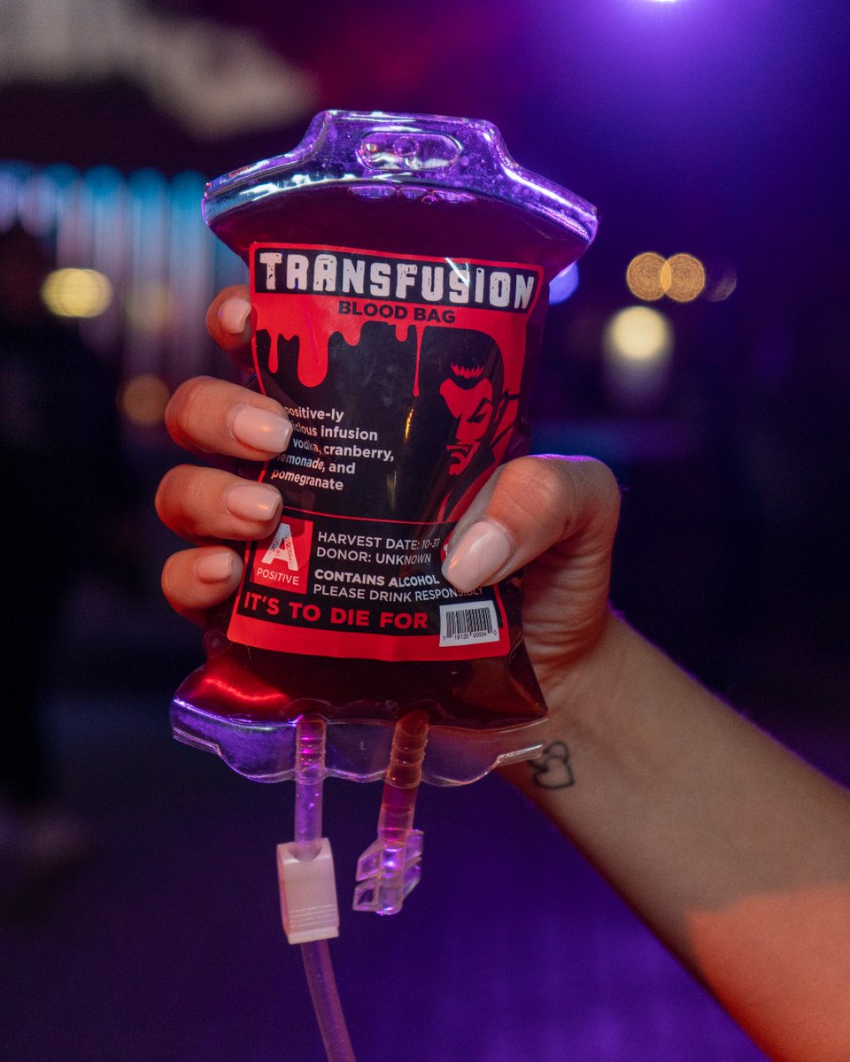 SFGrAdventure's tweet photo. 🩸 Sip your way through #FrightFest presented by SNICKERS® with a mix of eerie elixirs! From boozy blends to kid-friendly potions, each one is packed with sinister flavor and Halloween spirit. 🍹👻

#SixFlagsGreatAdventure #BloodBags #SpookySips #HauntSeason https://t.co/JsoPR4gx0A