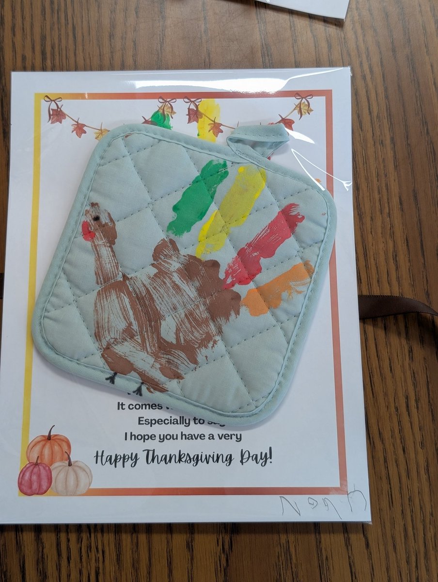 🦃 Shhhh… we’re working on our Thanksgiving gift! 
How fun is it turning our hands into turkeys in the IDEAS classroom today? 
So much creativity and laughter as we get ready to give thanks! ❤️ <a href="/St_DavidofWales/">St. David of Wales</a> #IDEASClassroom #ThanksgivingFun #CreativeKids