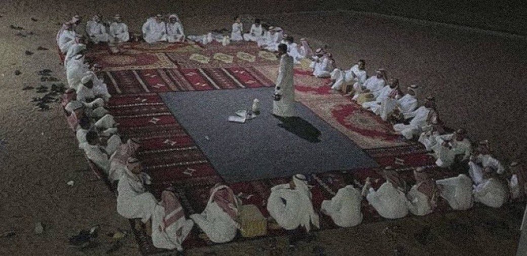 الله خلق والله عطا والله خذا
والطيب بين الناس يمطر وابله

واهل الكرم اغلب سوالفهم كذا
اما عشا ذا الليل ولا القابله