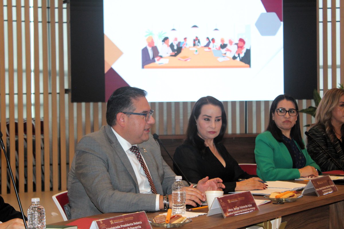 ASEH_Hgo's tweet image. El Mtro. @jorvalverdeASEH celebró, durante Reunión Ordinaria del #CACEH, que Hidalgo ocupe el 2.º lugar nacional en rendición de cuentas.
También se hizo entrega de constancias del Diplomado en Contabilidad Gubernamental impartido por @INDETEC_mx ¡Avanzamos con transparencia!
