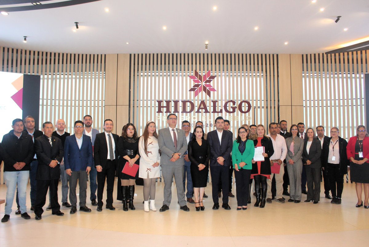 ASEH_Hgo's tweet image. El Mtro. @jorvalverdeASEH celebró, durante Reunión Ordinaria del #CACEH, que Hidalgo ocupe el 2.º lugar nacional en rendición de cuentas.
También se hizo entrega de constancias del Diplomado en Contabilidad Gubernamental impartido por @INDETEC_mx ¡Avanzamos con transparencia!