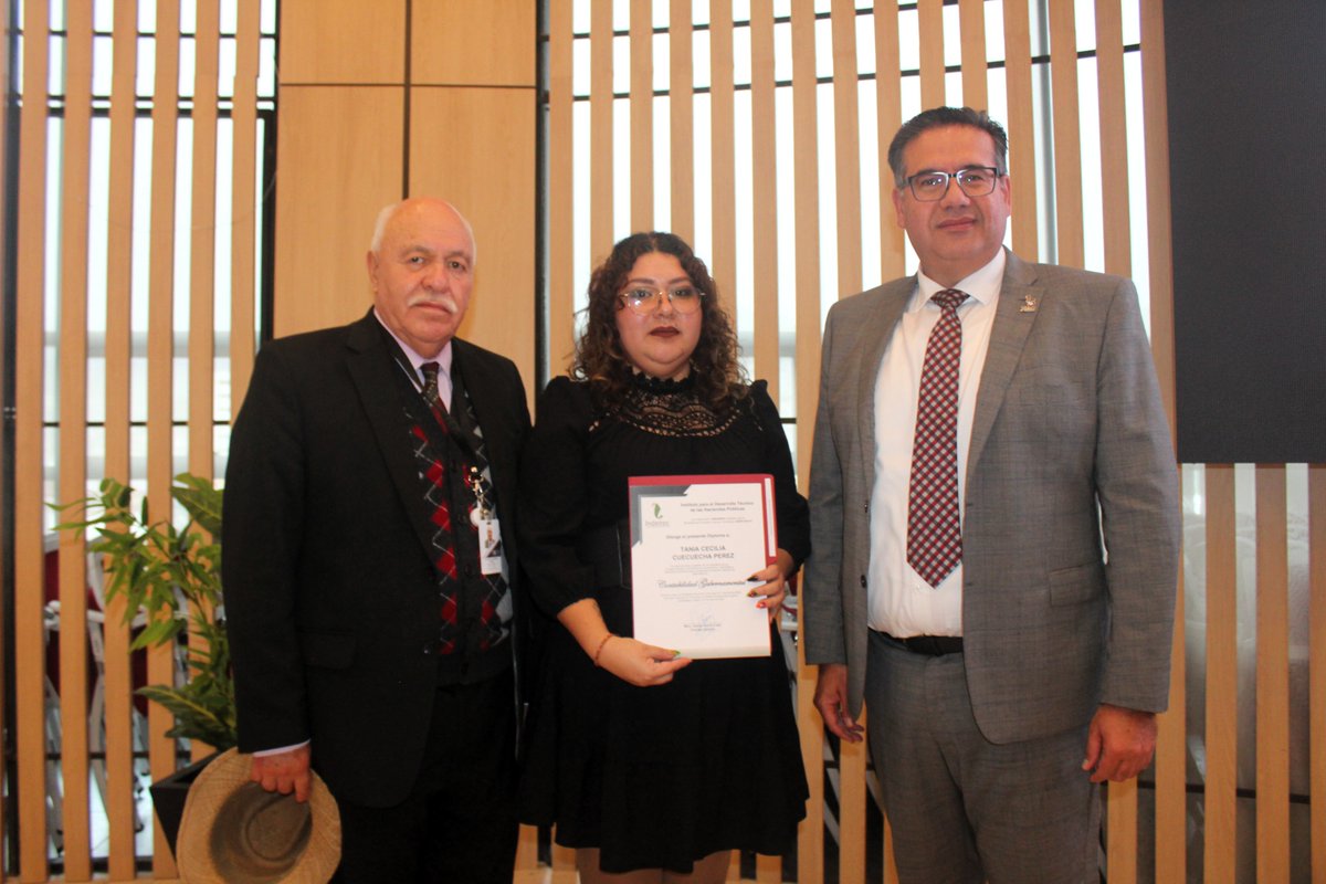 ASEH_Hgo's tweet image. El Mtro. @jorvalverdeASEH celebró, durante Reunión Ordinaria del #CACEH, que Hidalgo ocupe el 2.º lugar nacional en rendición de cuentas.
También se hizo entrega de constancias del Diplomado en Contabilidad Gubernamental impartido por @INDETEC_mx ¡Avanzamos con transparencia!