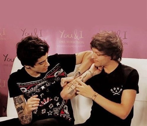 Crismtz_ahft's tweet photo. Louis dijo que Zayn no le dijo que dejaria la banda y cree que fue porque pensó que Lou intentaría convencerlo de quedarse 💔

Ese Documental Zouis nos dejará tambien en el sueño 😭 https://t.co/P3VerGuPdp