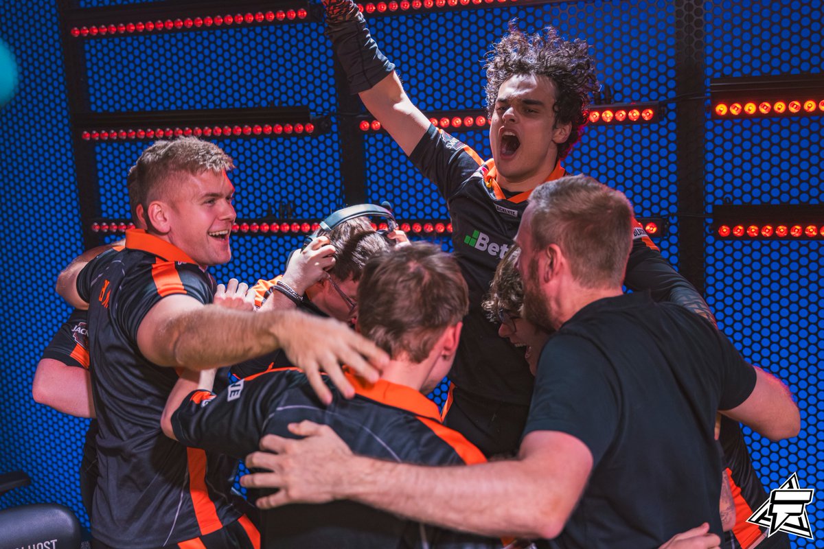 muenstergg's tweet image. 📸 Frag Blocktober album is uploaded.
JLimaPhotos.pixieset.com/fragblocktober/
This event was @fragadelphia's strongest team turnout with the highest stakes final we've ever had. Fnatic and 9ine put on an incredible show, going all 5 maps to win the last EU Budapest Major spot.
Very happy with…