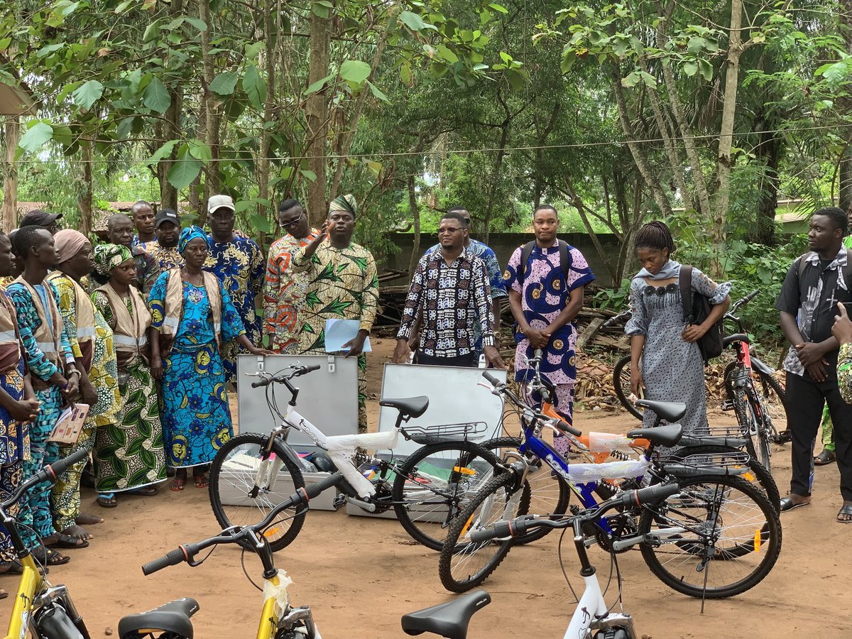 GeneralChinois's tweet image. Les Relais Communautaires de la commune d’Avrankou ont reçu leurs kits de travail dans le cadre de la #PNSC.
Une étape clé pour renforcer la santé de proximité et l’engagement communautaire.
Ensemble, nous faisons progresser la santé pour tous. 
#SantéCommunautaire #OneHealth