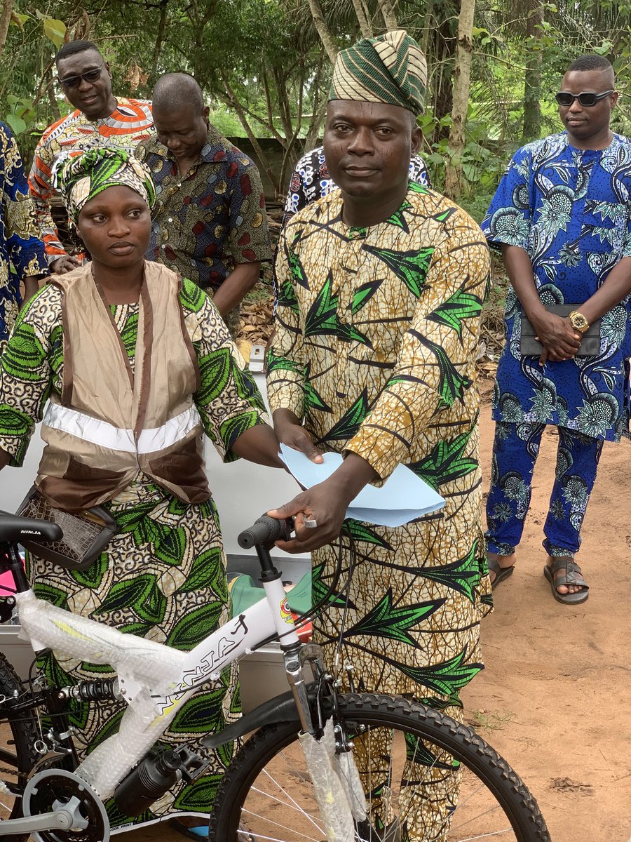 GeneralChinois's tweet image. Les Relais Communautaires de la commune d’Avrankou ont reçu leurs kits de travail dans le cadre de la #PNSC.
Une étape clé pour renforcer la santé de proximité et l’engagement communautaire.
Ensemble, nous faisons progresser la santé pour tous. 
#SantéCommunautaire #OneHealth