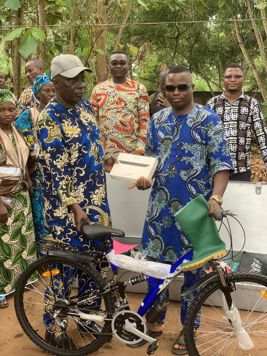 GeneralChinois's tweet image. Les Relais Communautaires de la commune d’Avrankou ont reçu leurs kits de travail dans le cadre de la #PNSC.
Une étape clé pour renforcer la santé de proximité et l’engagement communautaire.
Ensemble, nous faisons progresser la santé pour tous. 
#SantéCommunautaire #OneHealth