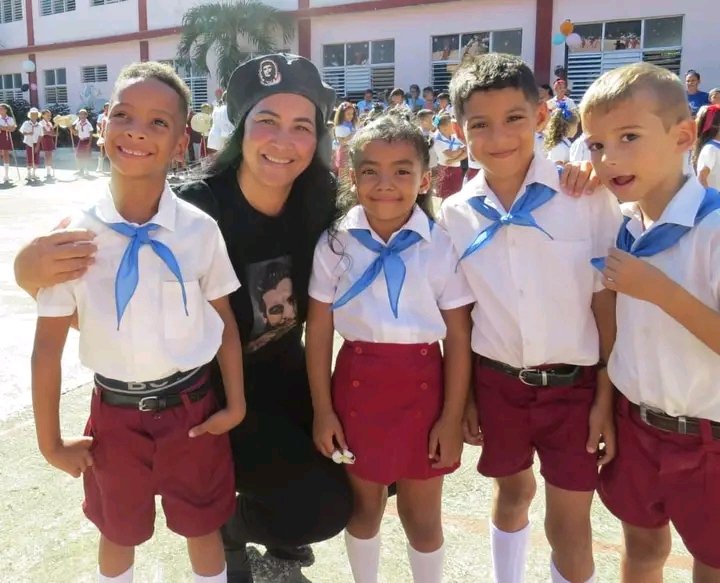 Momentos de #AmorInfinito 

#Cuba 🇨🇺entera se moviliza cada 8 de octubre para vivir una de las experiencias más lindas que atesoramos toda la vida

En #ProvinciaGranma ha sido un dia para los que no nos rendimos ante las adversidades

¡Ha sido un día de homenaje al Che!
#CheVive