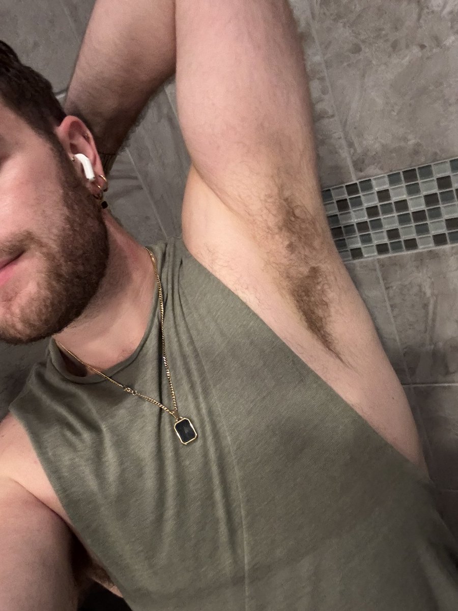 secretstash_3's tweet photo. Wanna come to the gym with me? ;)

#sweatypits #muskypits #hairypits #gaypits #hairyarmpits #gayarmpits #lickingpits #sniffem #sweaty #hairy https://t.co/WkwdIj6ia2