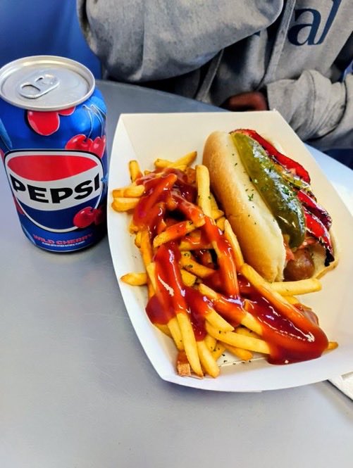 MmmmmmMeth's tweet image. Come get the one and only “Chicago Red Polish w Fries topped with @ChicagoGoingRed Mild Sauce” 
If all the hate for Mark is making you hungry hit my line #AustinCommunity #Chicago290West