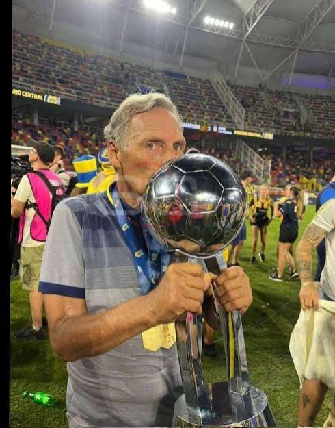 Estuviste en las buenas y en las malas. Nunca nos dijiste que no. El hincha de Central te va a estar infinitamente agradecido. Gracias por sacarnos nuevamente campeón y por devolvernos la alegría.

Miguel Angel Russo, canalla de alma.

Mis condolencias a toda la familia