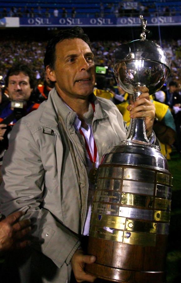 Se fue un pedazo enorme del escudo de Boca. 

Gracias por tanto, Miguelo.