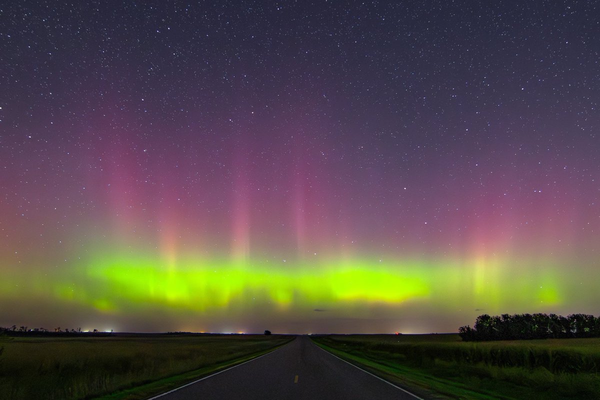 aresel_'s tweet image. One spot, two stories