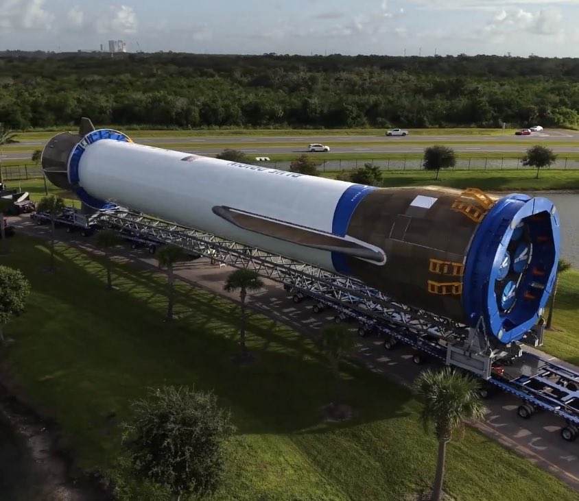 tobyliiiiiiiiii's tweet image. We are truly in a new chapter of space exploration - Today, *two* heavy lift class *reusable* rocket boosters rolled out to their respective launch pads for testing ahead of liftoff in the coming weeks.

Only getting started.