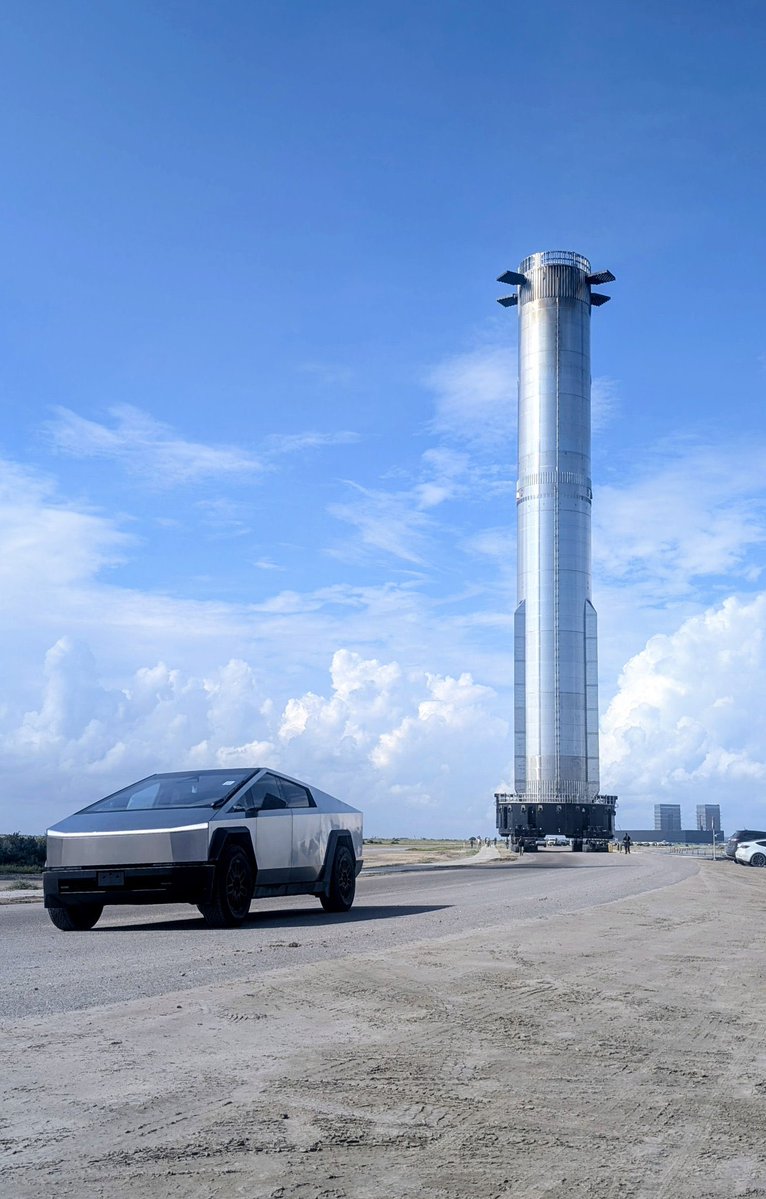tobyliiiiiiiiii's tweet image. We are truly in a new chapter of space exploration - Today, *two* heavy lift class *reusable* rocket boosters rolled out to their respective launch pads for testing ahead of liftoff in the coming weeks.

Only getting started.
